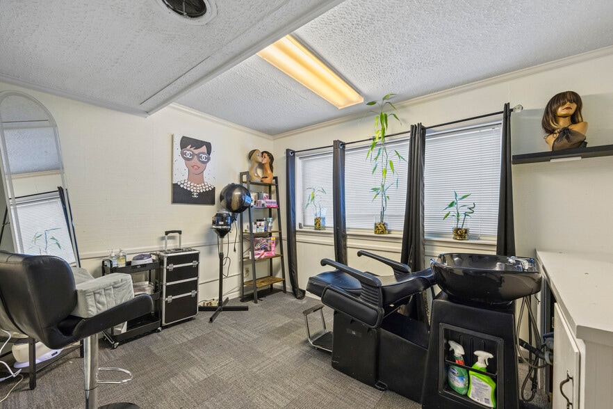 More Photos Of 405 Gaines School Rd, Athens Office Residential For Sale
