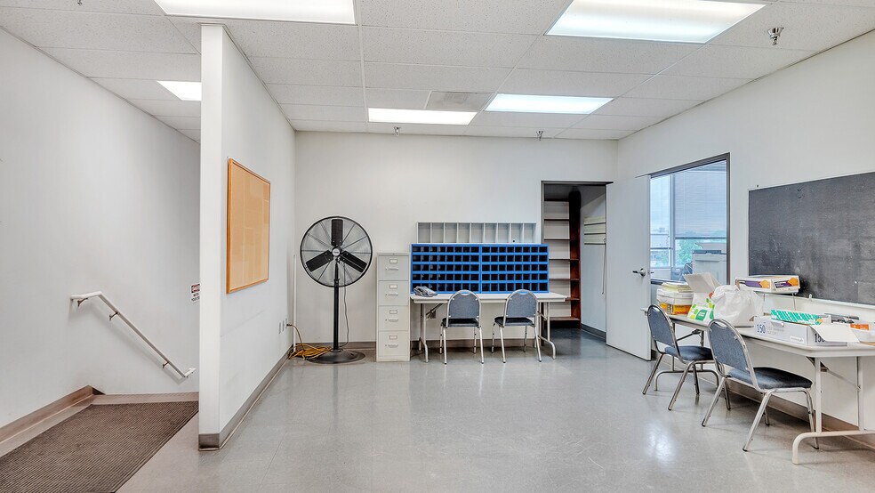 More Photos Of 7025 N Leadbetter Rd, Portland Service For Lease