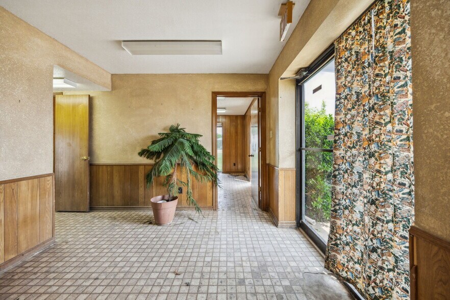 More Photos Of 449 National Dr, Rockwall Warehouse For Sale