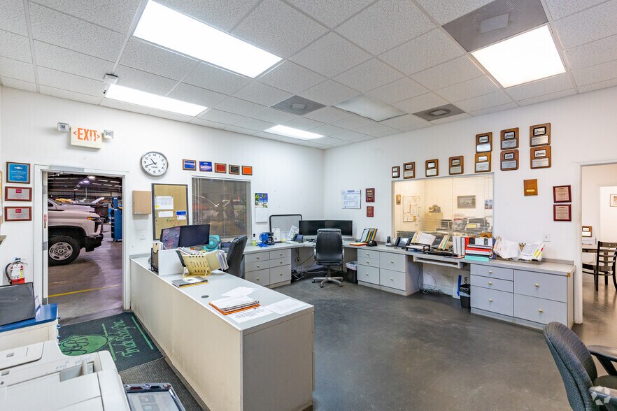 More Photos Of 1400 L and R Industrial Blvd, Tarpon Springs Unknown For Lease