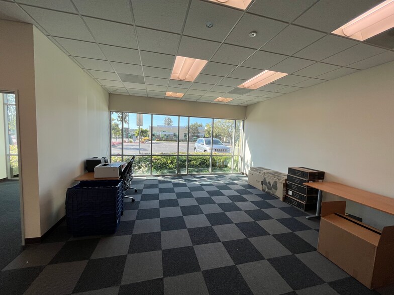 More Photos Of 2764 Gateway Rd, Carlsbad Office For Sale
