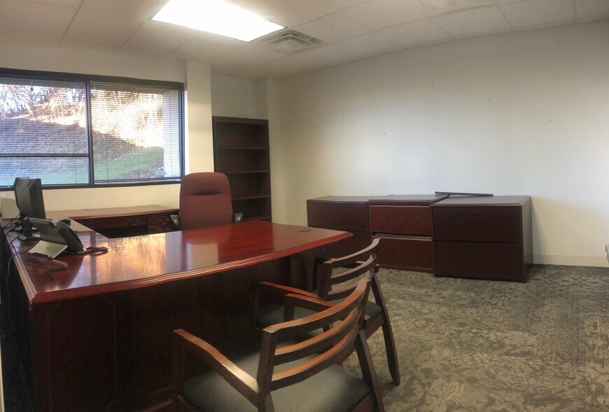 More Photos Of 7900 Tanners Gate Ln, Florence Office For Lease