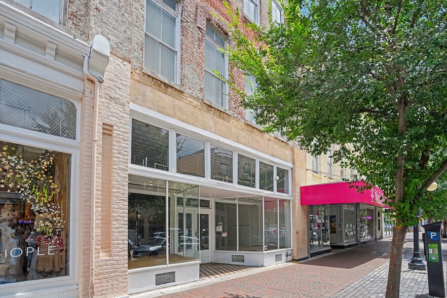 Primary Photo Of 318 W Broughton St, Savannah Storefront Retail Residential For Lease