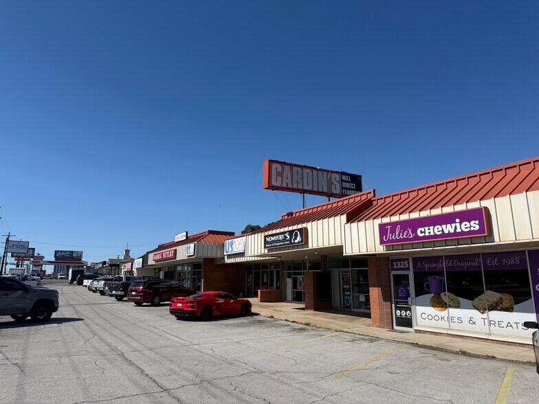More Photos Of 1327 S Glenstone Ave, Springfield General Retail For Lease