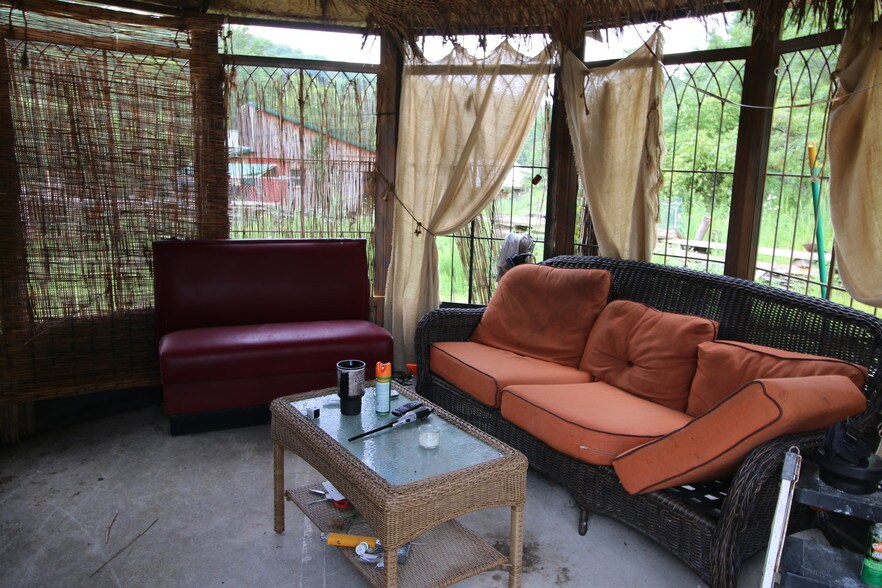 More Photos Of 11251 Highway 90, Parkers Lake Hotel For Sale