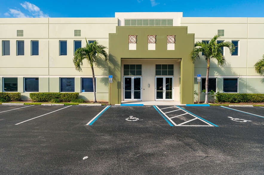 More Photos Of 1200 S Rogers Cir, Boca Raton Warehouse For Lease