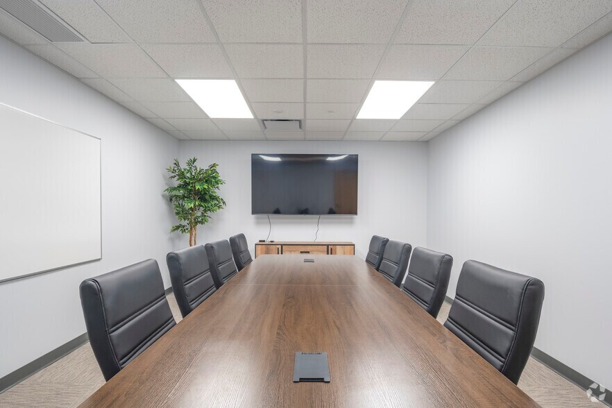 More Photos Of 10949 E Peakview Ave, Englewood Manufacturing For Lease