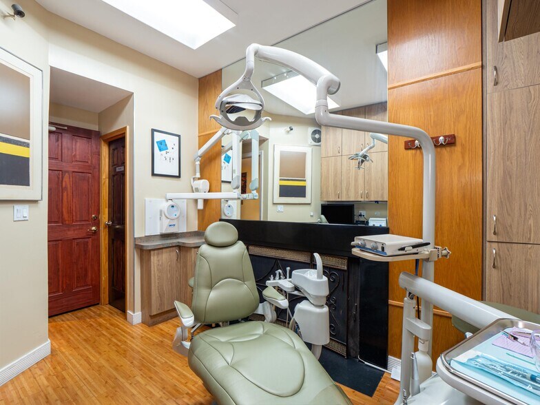 More Photos Of 125 E 64th St, New York Apartments For Sale