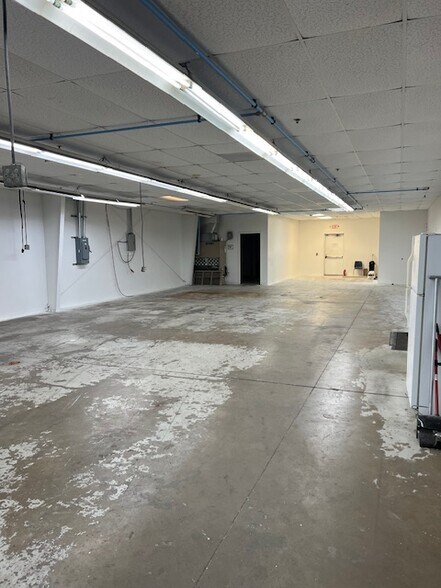 More Photos Of 1650 12th St E, Palmetto Manufacturing For Lease