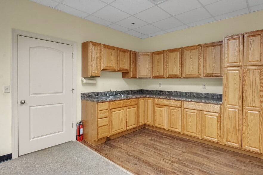 More Photos Of 2-85 Bristol Ln, Ellicottville General Retail For Lease