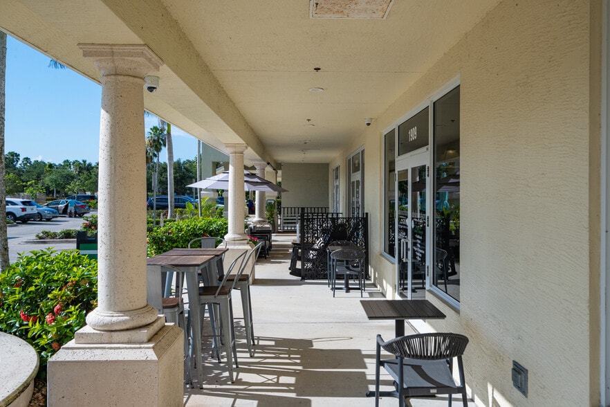 More Photos Of 1905-1917 NW Federal Hwy, Stuart Storefront Retail Office For Lease