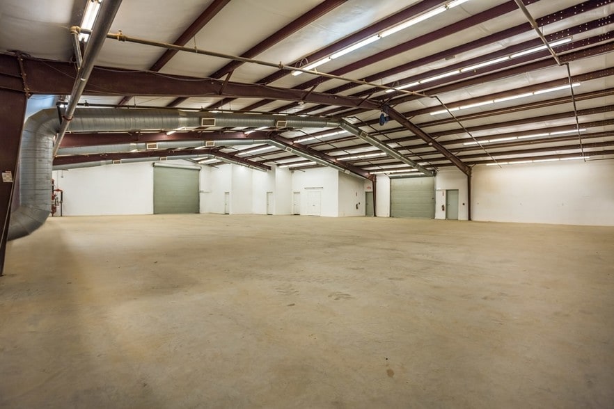 More Photos Of 28925 Nichols Sawmill Rd, Magnolia Warehouse For Lease