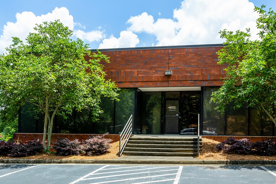 More Photos Of 1688 Phoenix Pky, College Park Unknown For Lease