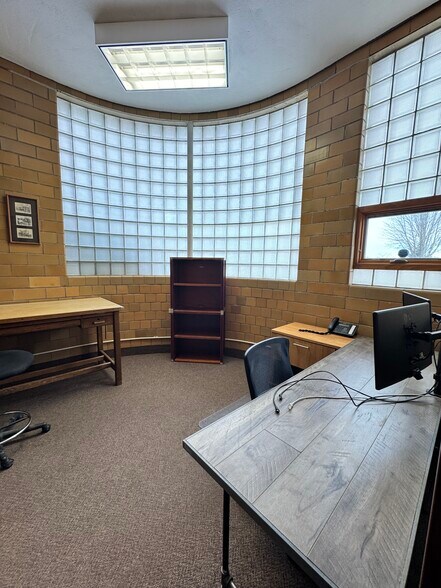 More Photos Of 1600 1st Ave NE, Austin Warehouse For Sale