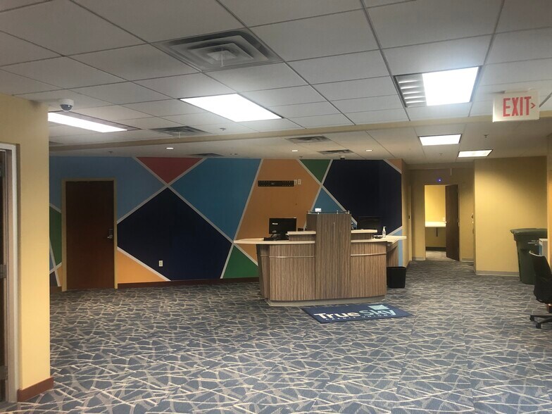 More Photos Of 1212 W Lindsey St, Norman Bank For Sale