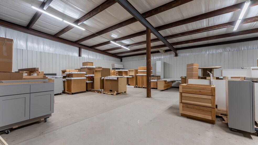 More Photos Of 19850 Houston Rd, Lebanon Showroom For Sale