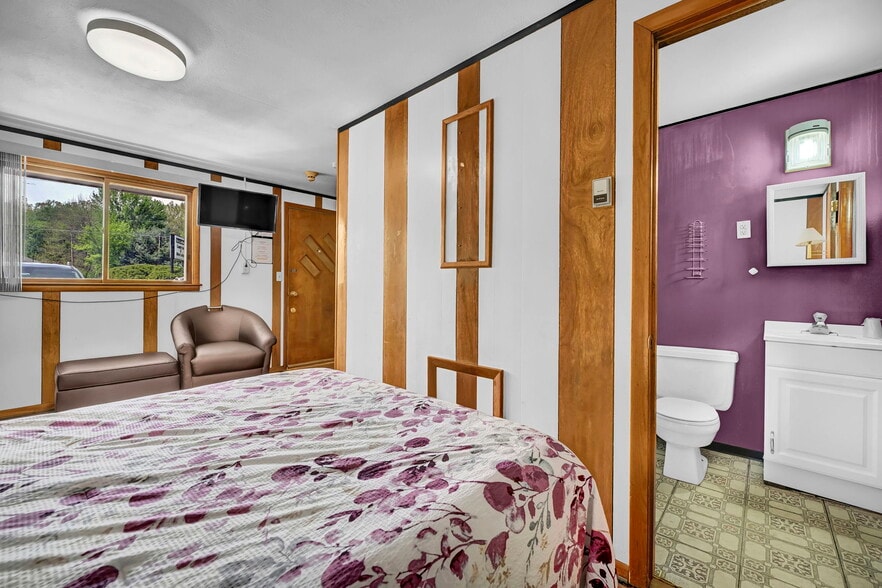 More Photos Of 44077 Oberlin Elyria Rd, Oberlin Hotel For Sale