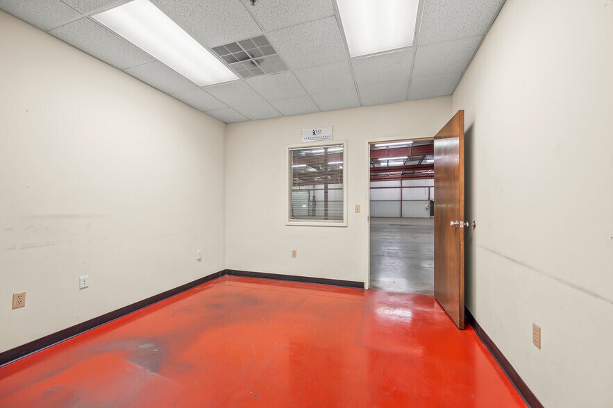 More Photos Of 623 Southwest St, High Point Warehouse For Lease