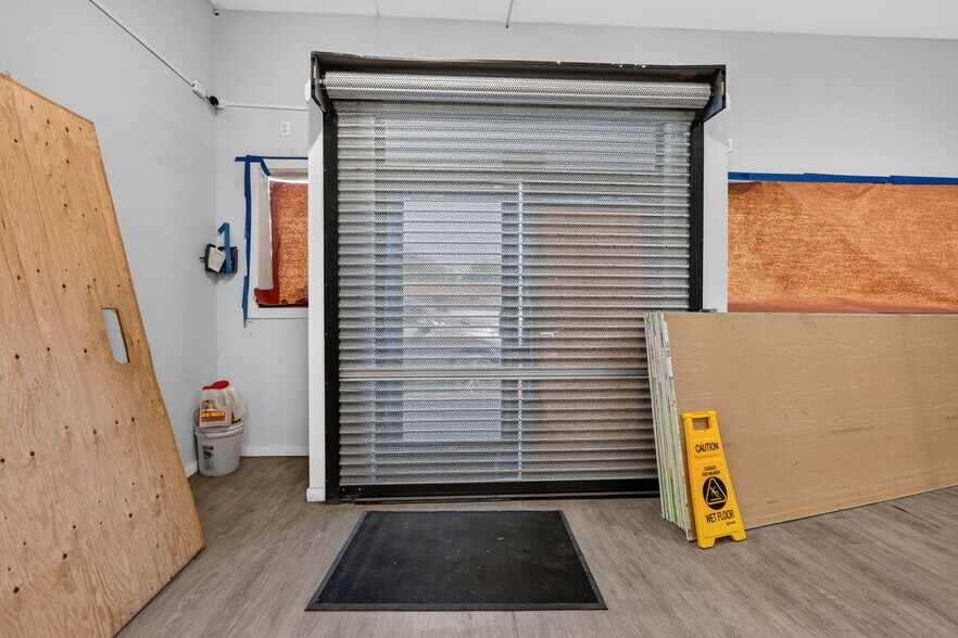 More Photos Of 1005 W Broadway Ave, Minneapolis Storefront For Sale