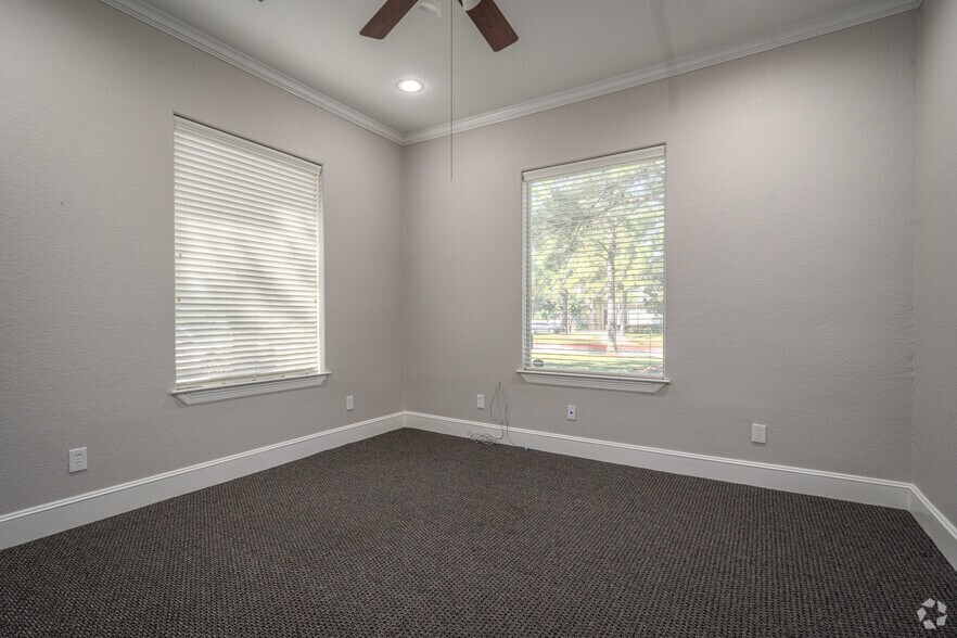 More Photos Of 11601 Spring Cypress Rd, Tomball Office For Sale