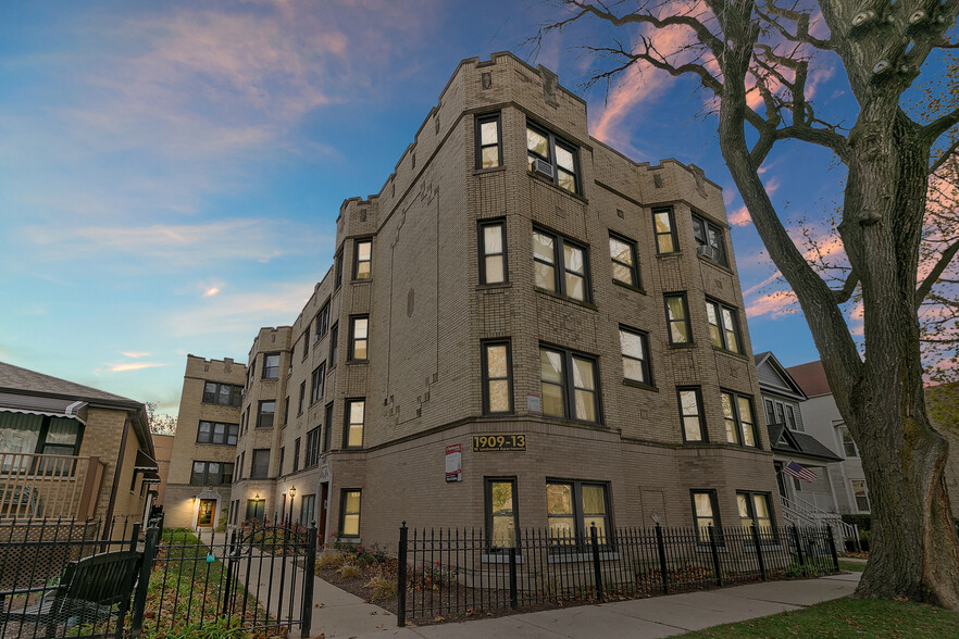 Primary Photo Of 1911 W Larchmont Ave, Chicago Apartments For Sale