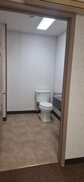 More Photos Of 2013 20 Ave, Nanton Office For Lease