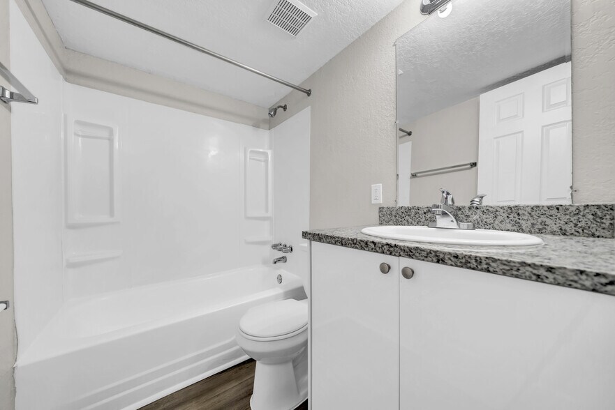 More Photos Of 2019 5th St W, Bradenton Apartments For Sale