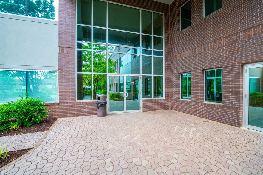 More Photos Of 46650 Corporate Dr, Lexington Park Office For Sale