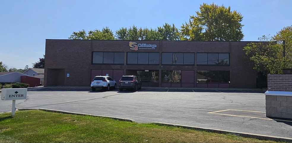 More Photos Of 1093 Appleton Rd, Menasha Office For Lease