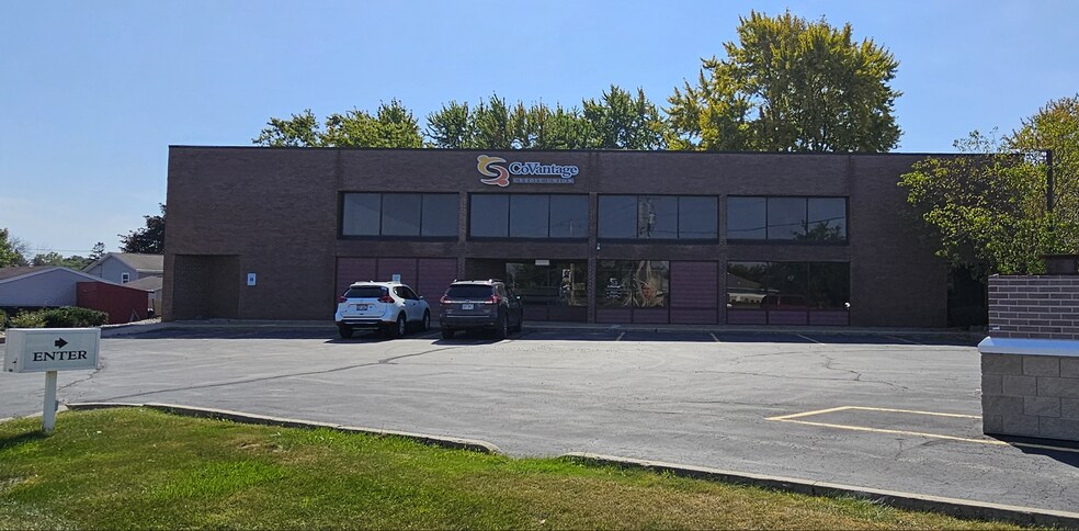 More Photos Of 1093 Appleton Rd, Menasha Office For Lease