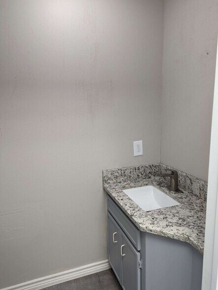 More Photos Of 3350 Mcfaddin St, Beaumont Storefront For Lease