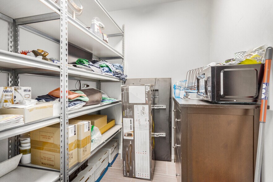 More Photos Of 4105 E University Dr, Phoenix Service For Lease