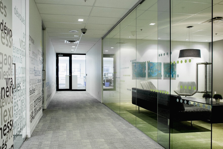 More Photos Of 555 Rue Chabanel O, Montréal Office For Lease
