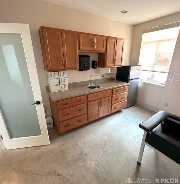 More Photos Of 1601 N Tucson Blvd, Tucson Medical For Sale
