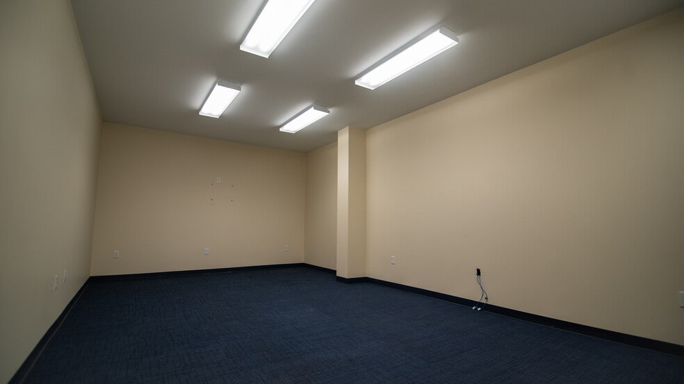 More Photos Of 250 Edwards Ave, New Castle Warehouse For Lease