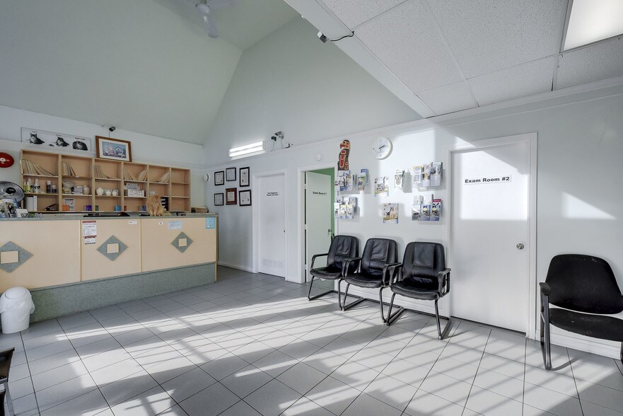 More Photos Of 3711-3763 Delbrook Ave, North Vancouver General Retail For Lease