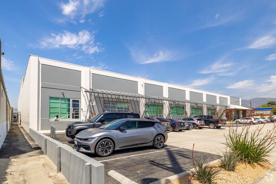 More Photos Of 901 W Alameda Ave, Burbank Loft Creative Space For Lease