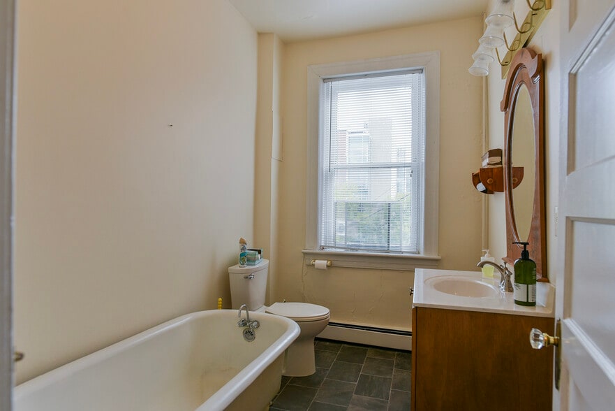 More Photos Of 29 W Franklin St, Hagerstown Apartments For Sale