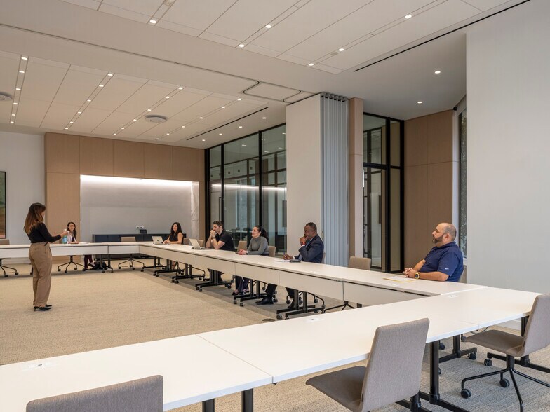 More Photos Of 2 S Biscayne Blvd, Miami Office Residential For Lease