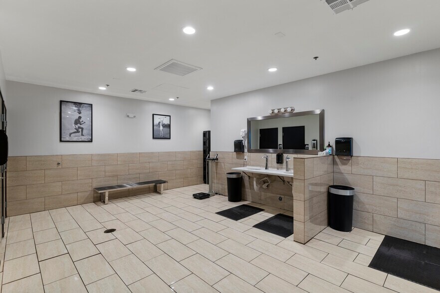 More Photos Of 11251 S Eastern Ave, Henderson Storefront For Lease