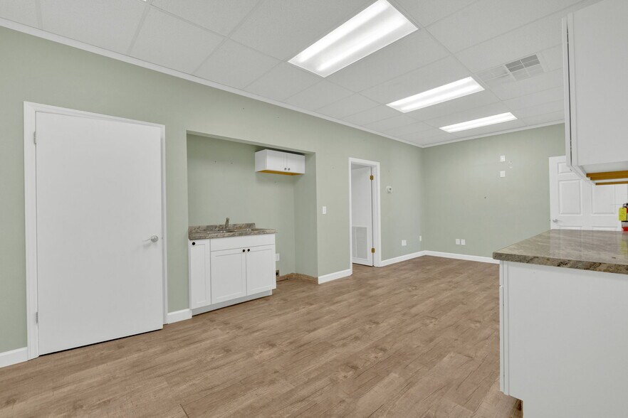 More Photos Of 401A Elm St, Johnson City Office For Lease