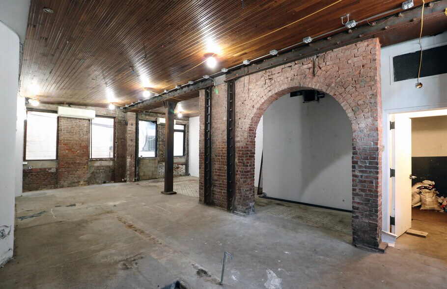 More Photos Of 4-6 Bleecker St, New York Apartments For Lease