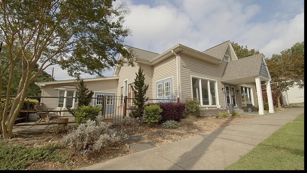 More Photos Of 5603 Main St, Flowery Branch Restaurant For Lease