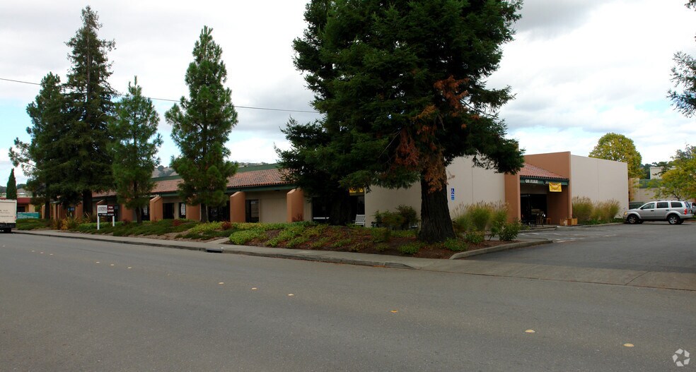 More Photos Of 3450 Airway Dr, Santa Rosa Showroom For Lease