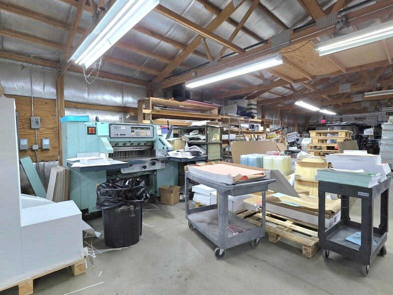 More Photos Of 14440 W Edison Dr, New Lenox Manufacturing For Sale