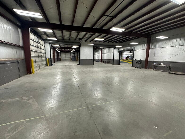 More Photos Of 1701 W County Line Rd, Springfield Manufacturing For Sale
