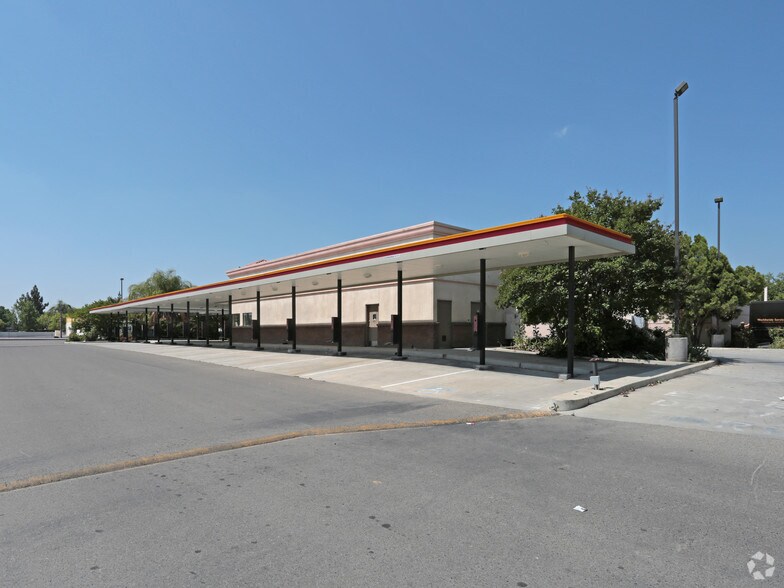 More Photos Of 323 W Shaw Ave, Clovis Unknown For Lease