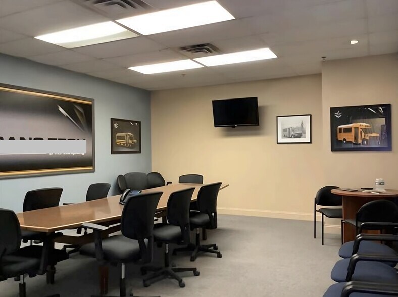 More Photos Of 7 Lake Station Rd, Warwick Manufacturing For Lease