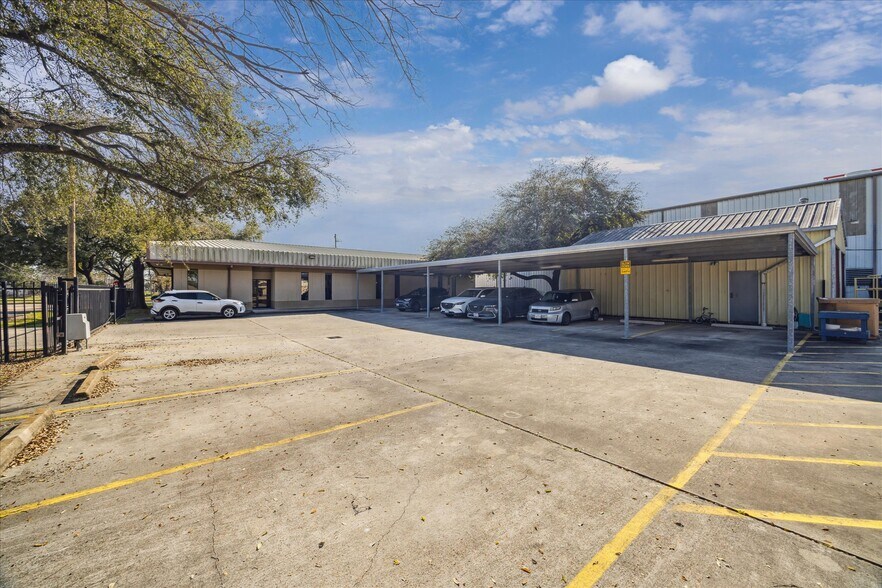 More Photos Of 1701-1707 Tidwell Rd, Houston Warehouse For Sale