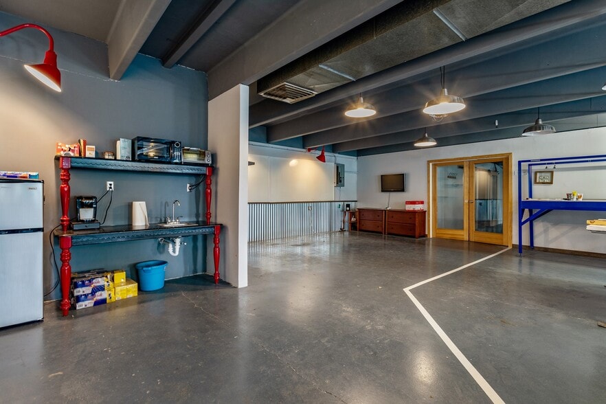 More Photos Of 3535 S Irving St, Sheridan Warehouse For Lease